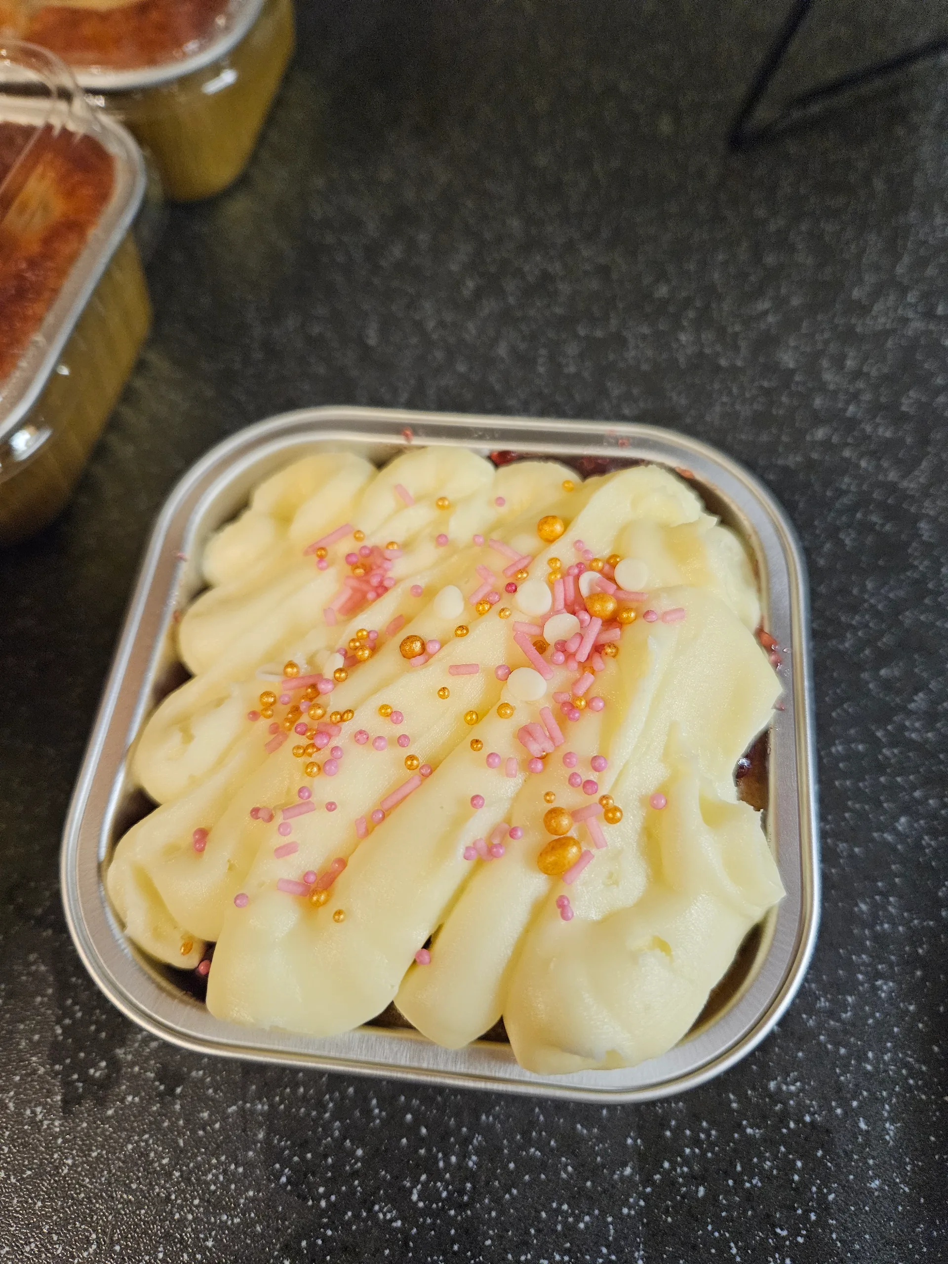 Vanilla Sponge with Jam & Buttercream – Cakes